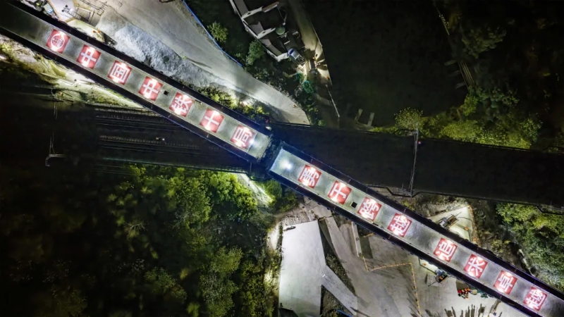 華麗轉(zhuǎn)身!金義三四線(xiàn)全線(xiàn)唯一轉(zhuǎn)體連續(xù)梁成功轉(zhuǎn)體